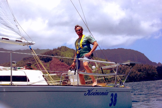 01 Koinonia arrives in Hanalei Bay